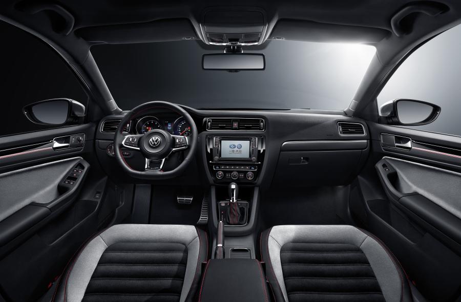 Торпедо Volkswagen Sagitar GLI 2016 года  (фото 9 из 11)